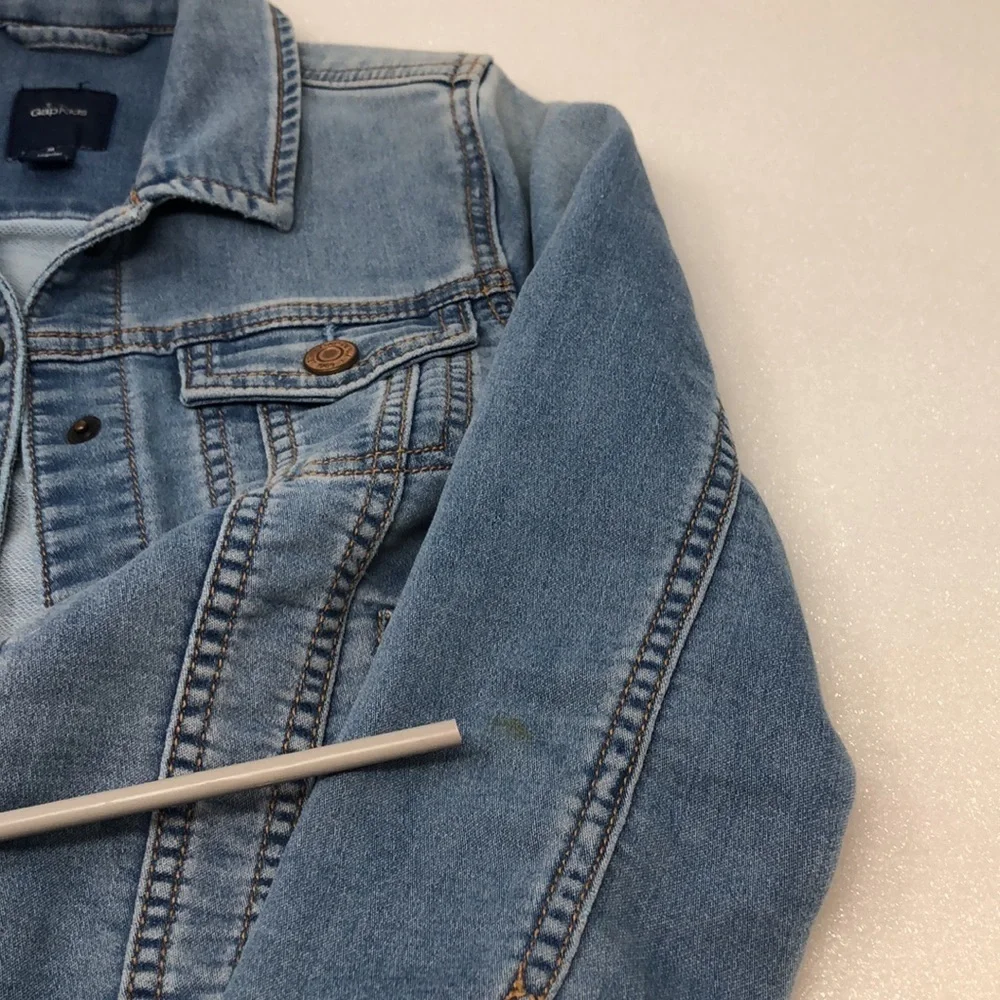 GAP Kids Classic Faded Blue Jean Jacket Size Medium (8-9)